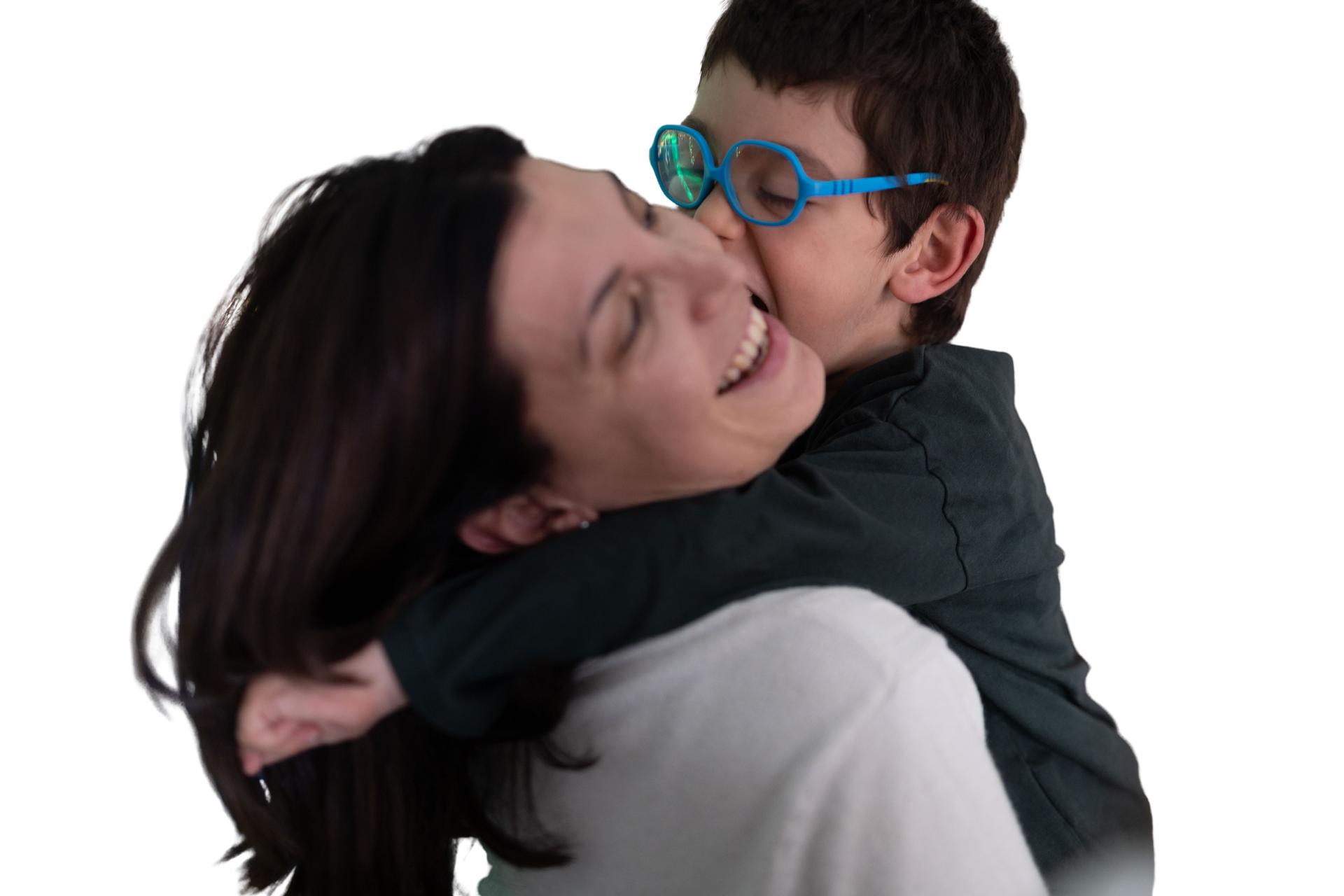 Nicola+abbraccia+la+mamma+in+un+momento+di+tenerezza