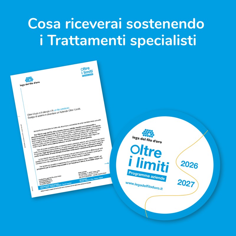 L'immagine mostra i materiali che riceve come riconoscimento l'azienda che sceglie di sostenere i Trattamenti Specialistici della Lega del Filo d'Oro - lettera di ringraziamento, vetrofania adesiva...