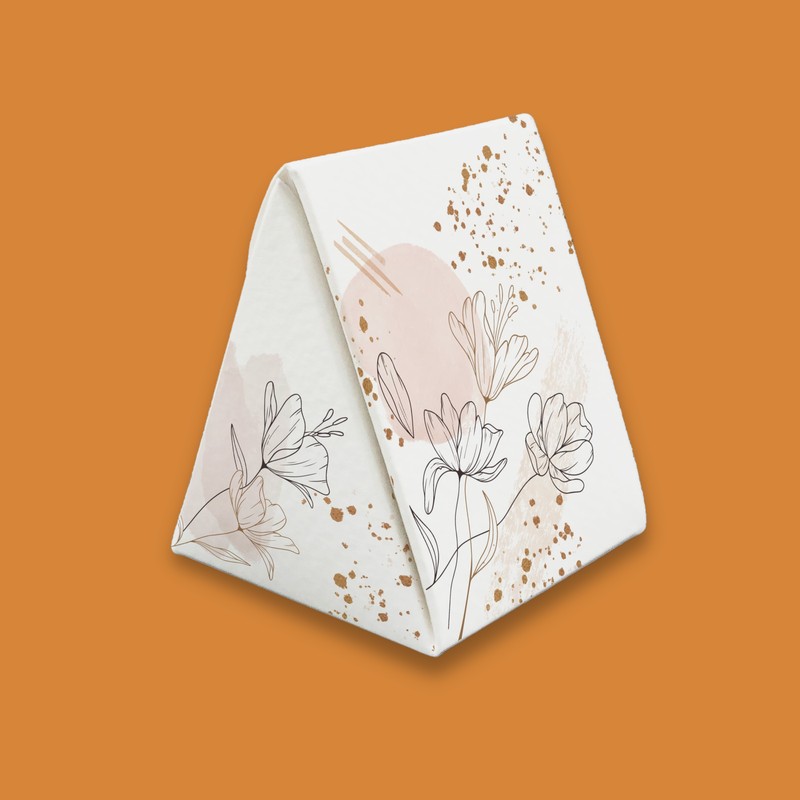 Bomboniera in cartoncino pregiato bianco decorata con stampa floreale in toni caldi e neutri