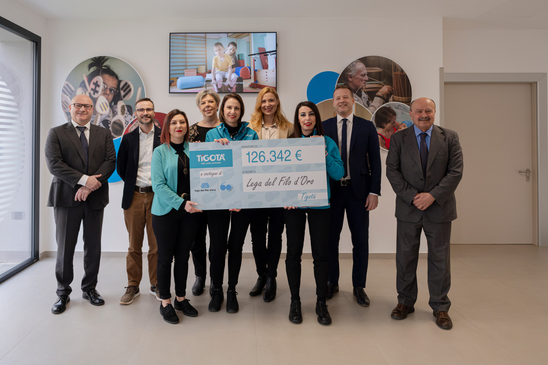 Una piccola delegazione di Tigotà è venuta in visita al Centro Nazionale di Osimo. Grazie all’Agenda 2024 Tigotà ha contribuito a supportare le attività della Fondazione e a sensibilizzare i propri clienti sulla realtà delle persone sordocieche