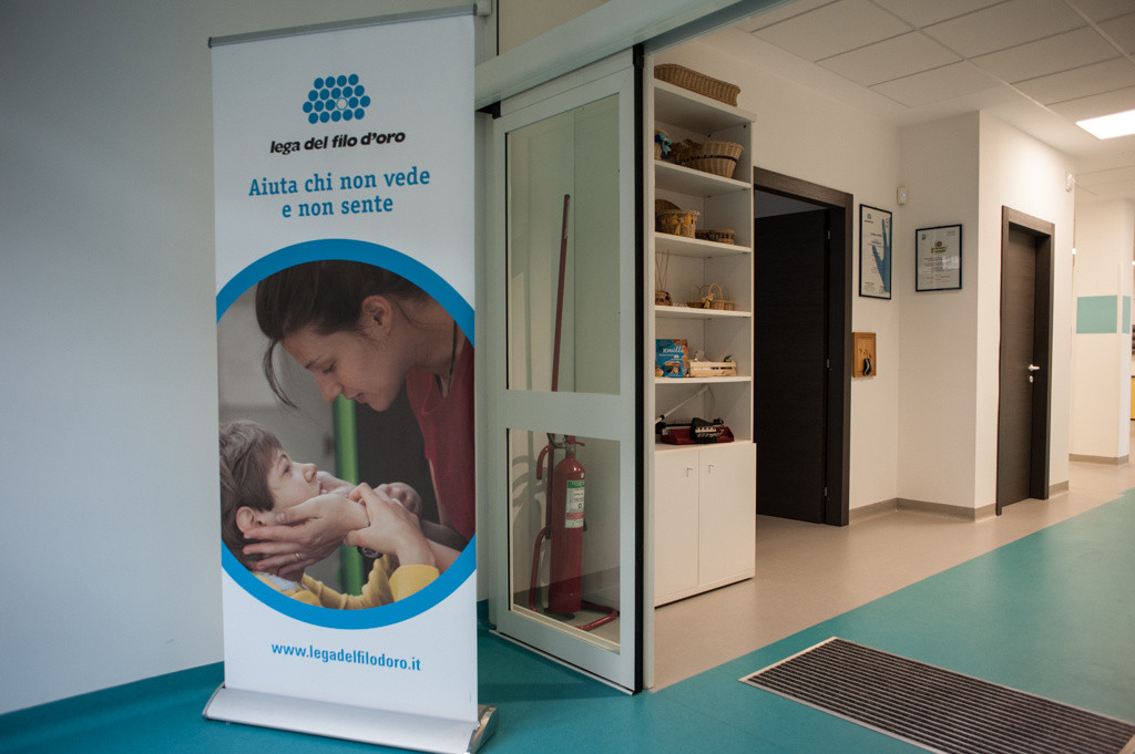 Ingresso degli uffici della Sede Territoriale di Napoli della Lega del Filo d'Oro