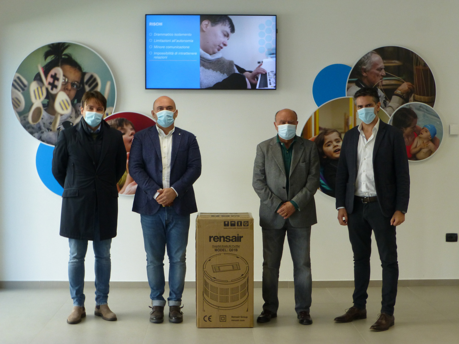 Il Presidente Bartoli riceve in dono dalla Med Store dei Purificatori per la sede di Osimo