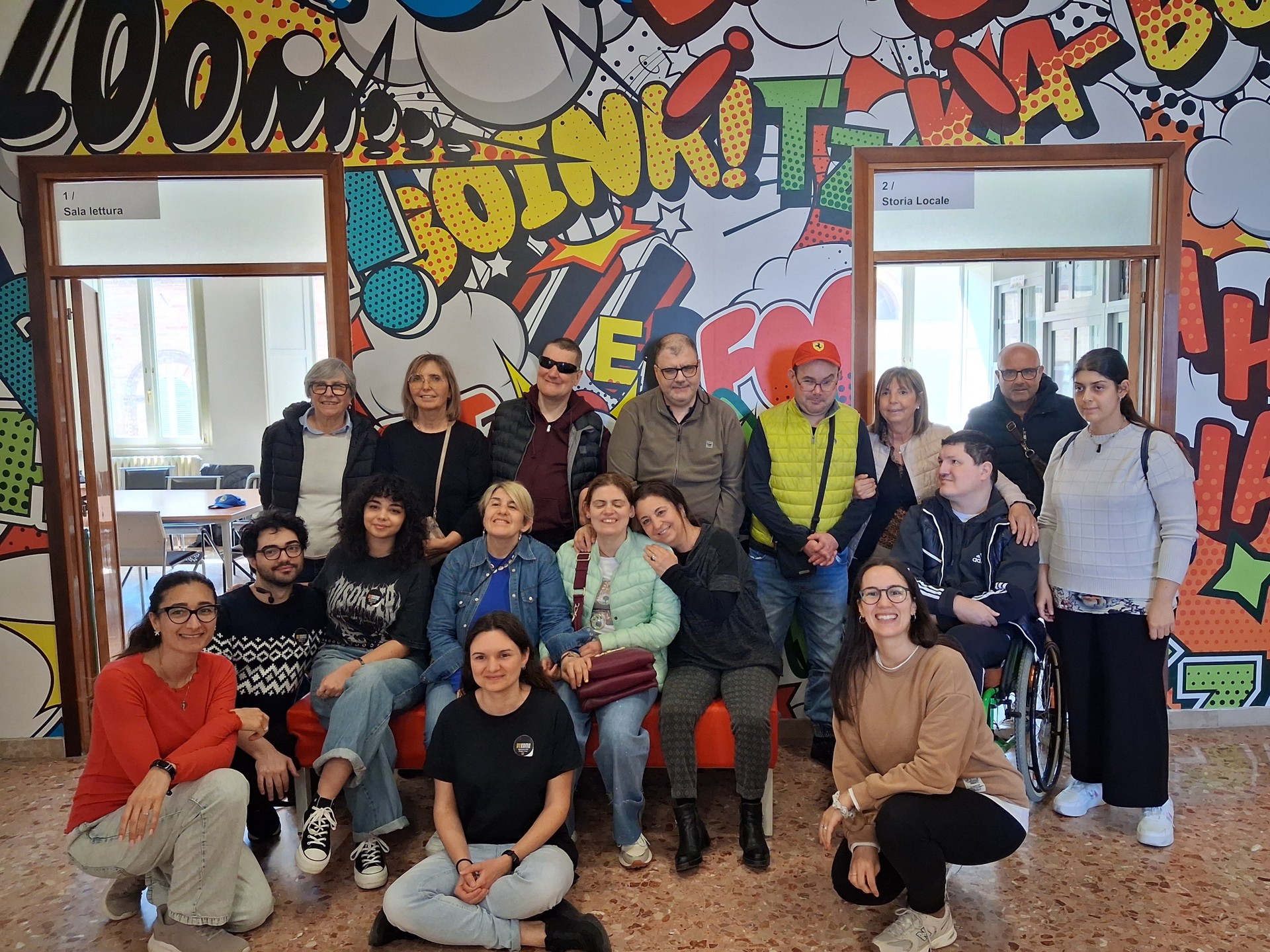 Foto di gruppo all'interno dell'Escape Room di Recanati