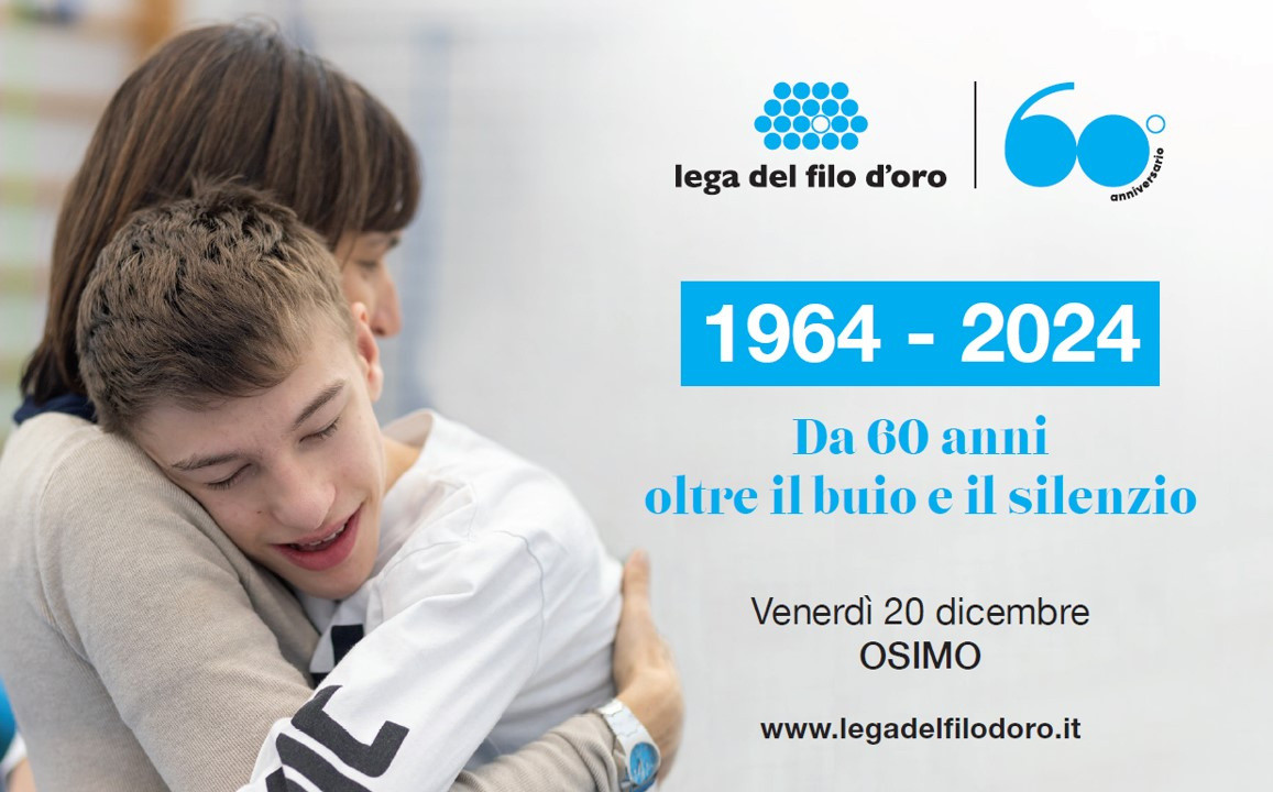 Cartolina per l'annullo filatelico per la celebrazione del Sessantesimo Anniversario della Lega del Filo d'Oro. Nella cartolina c'è una foto di un bambino che abbraccia la sua educatrice.