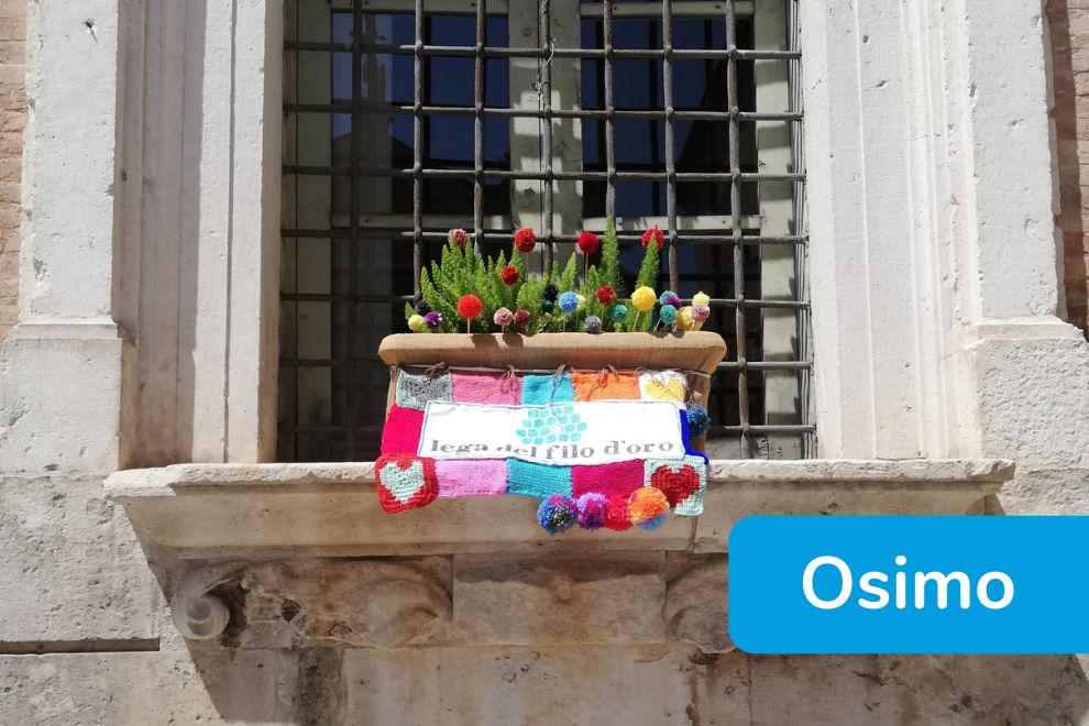 Yarn Bombing - Osimo - manufatti esposti Comune