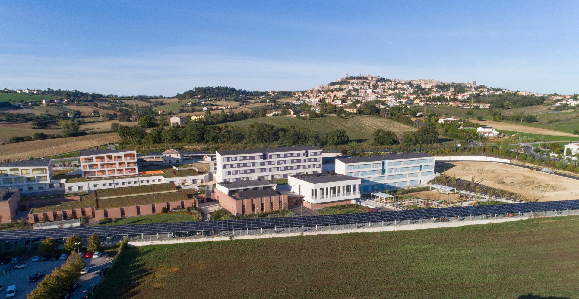 Veduta panoramica dall’alto del Centro Nazionale della Lega del Filo d'Oro di Osimo