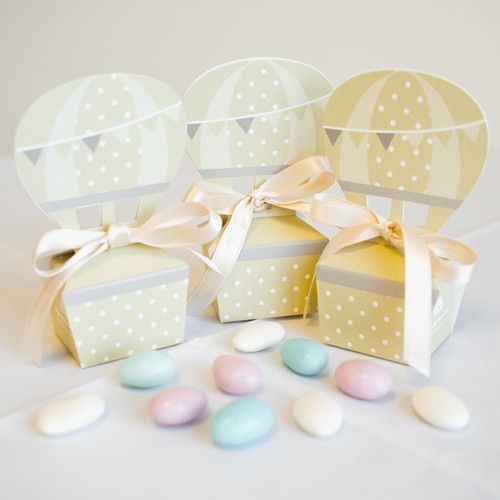 Bomboniera Mongolfiera Lega del Filo d'Oro. Portaconfetti in cartoncino sagomato a mongolfiera, color grigio-tortora, con fiocchetto in raso avorio 61