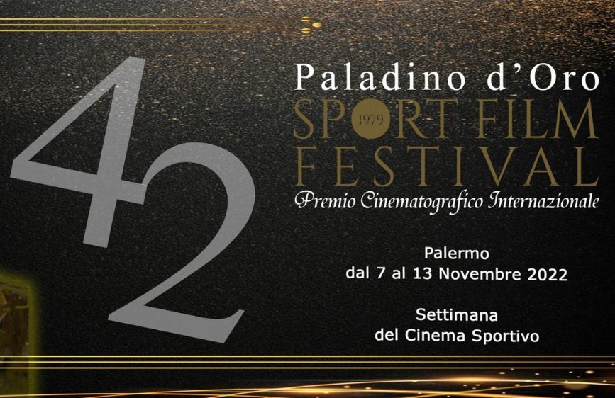 L'immagine è un poster promozionale per il "Paladino d'Oro Sport Film Festival", un evento cinematografico internazionale. Lo sfondo è scuro, con effetti luminosi dorati e linee orizzontali in alto e in basso. Il numero "42" è in grande evidenza sulla sinistra, suggerendo l'edizione dell'evento, mentre a destra sono riportati il nome del festival, la dicitura "Premio Cinematografico Internazionale", la sede (Palermo) e le date (dal 7 al 13 Novembre 2022), e infine "Settimana del Cinema Sportivo".