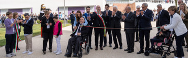 Taglio del nastro alla presenza di Mattarella, del Presidente Dott. Bartoli e delle autorità locali alla Lega del Filo d'Oro. Per l'inaugurazione del secondo lotto. 