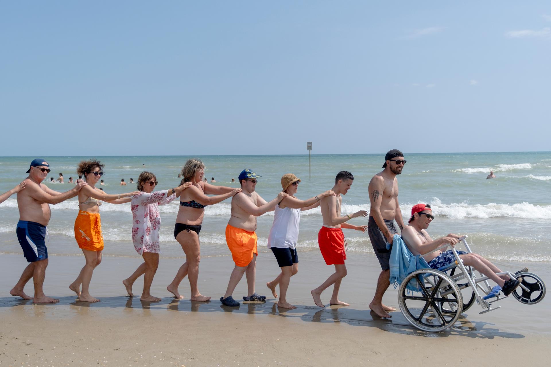 <p>Mattina: spiaggia</p> <p>Pomeriggio: Riunione con i volontari</p>