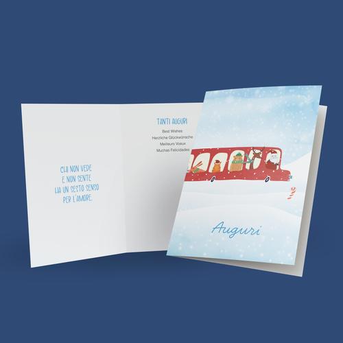 Il biglietto per augurare buone feste con raffigurato un bus rosso guidato da Babbo Natale con tanti animaletti come passeggeri. Sotto il disegno la scritta "Auguri". All'interno del biglietto è stampata la frase "Chi non vede e non sente ha un sesto senso per l'amore".