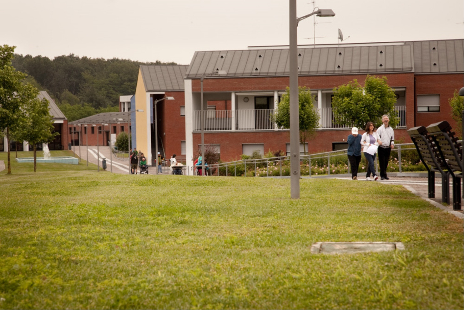 Sede di Lesmo, panoramica di un giardino