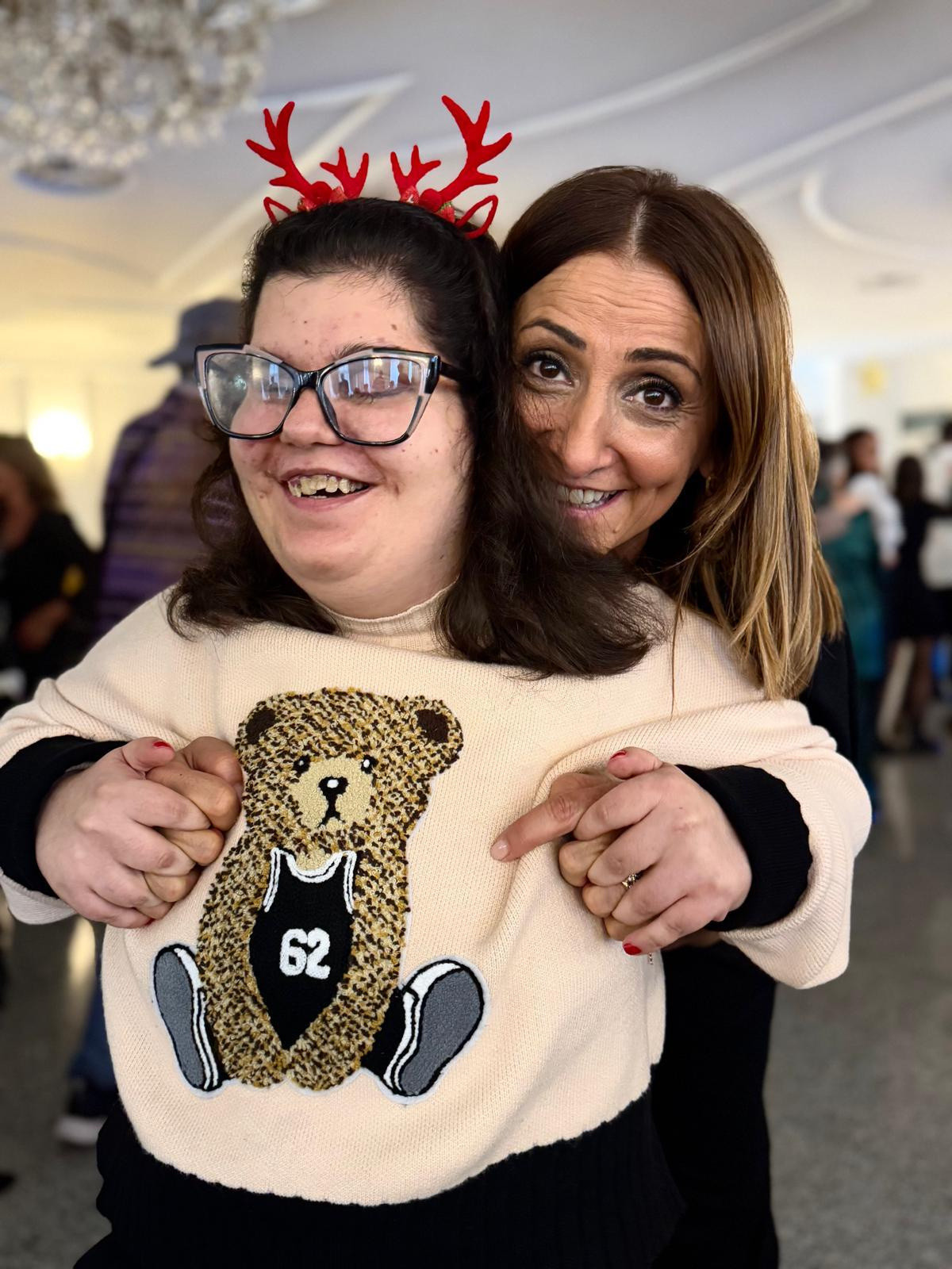 Festa di Natale a Molfetta: utente ed educatrice insieme per una foto