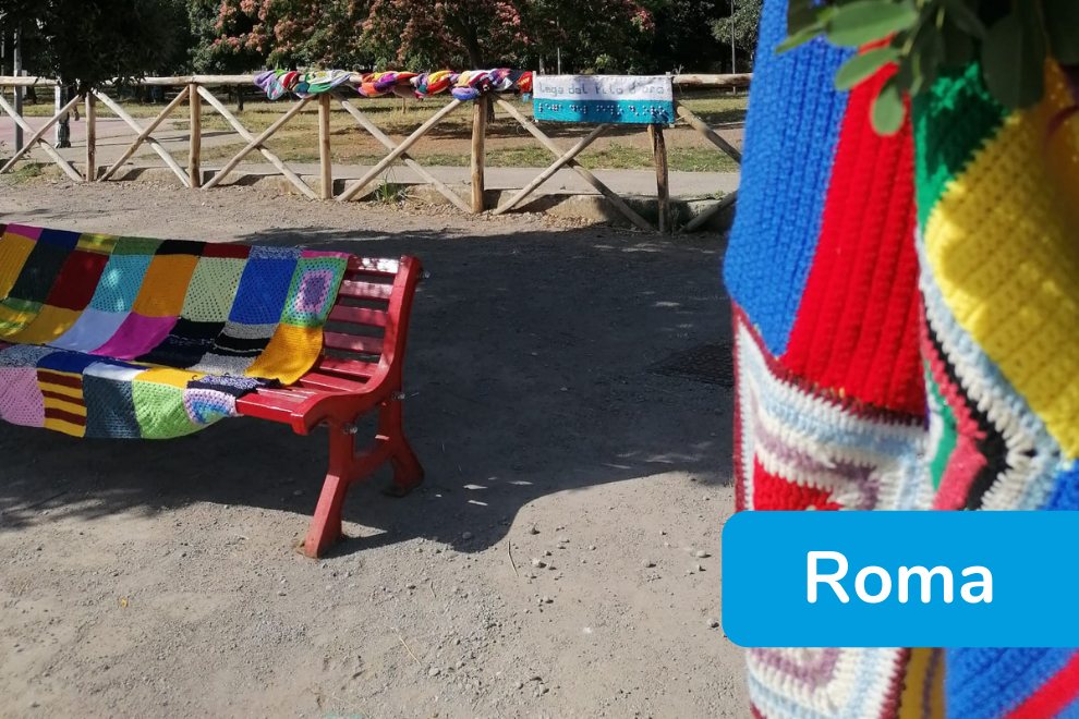 Yarn Bombing - Lesmo - panchina e albero decorati