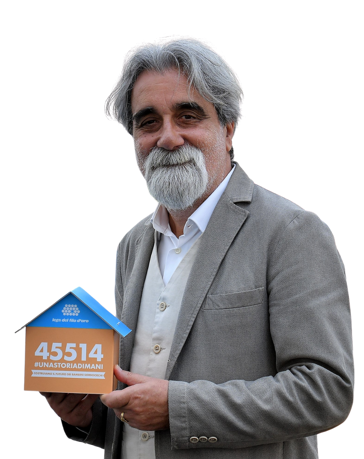 Il Maestro Beppe Vessicchio ha sostenuto la campagna unastoriadimani della Lega del Filo d'Oro e ha voluto raccontare la sua esperienza. Nella foto il maestro sostiene la casetta di carta, simbolo della campagna.
