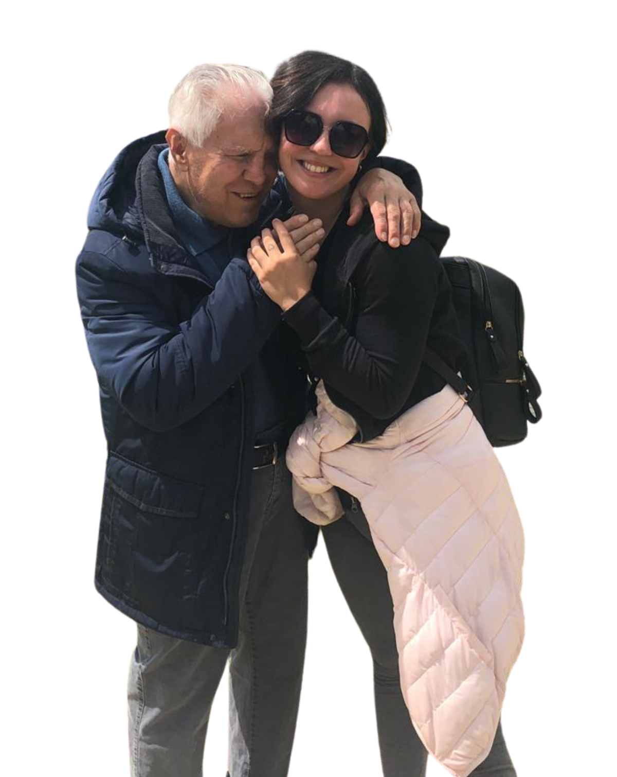 Tanya abbraccia un utente e intanto sorride. Immagine senza sfondo.