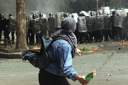 2001+-+La+violenza+al+G8+di+Genova