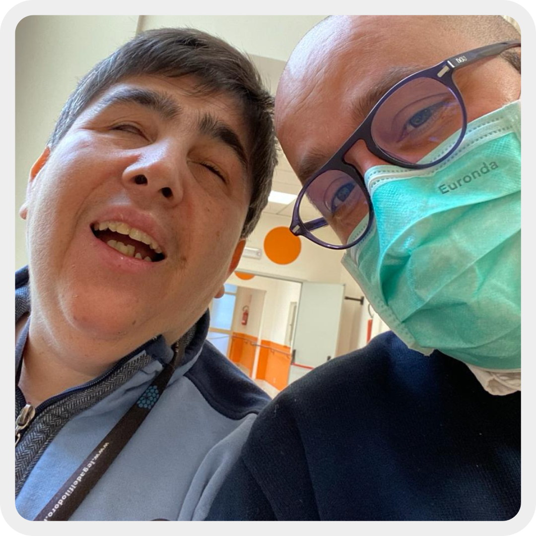 Nicola Anzelmo Direttore del Servizio Educativo del Centro di Molfetta della Lega del Filo d’Oro, insieme ad uAndrea del centro di Molfetta