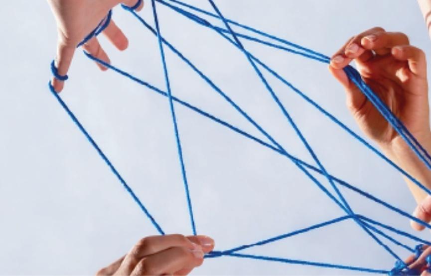 L'immagine, realizzata per promuovere il convegno sulle malattie rare, raffigura delle mani che tendono un di lana color blu