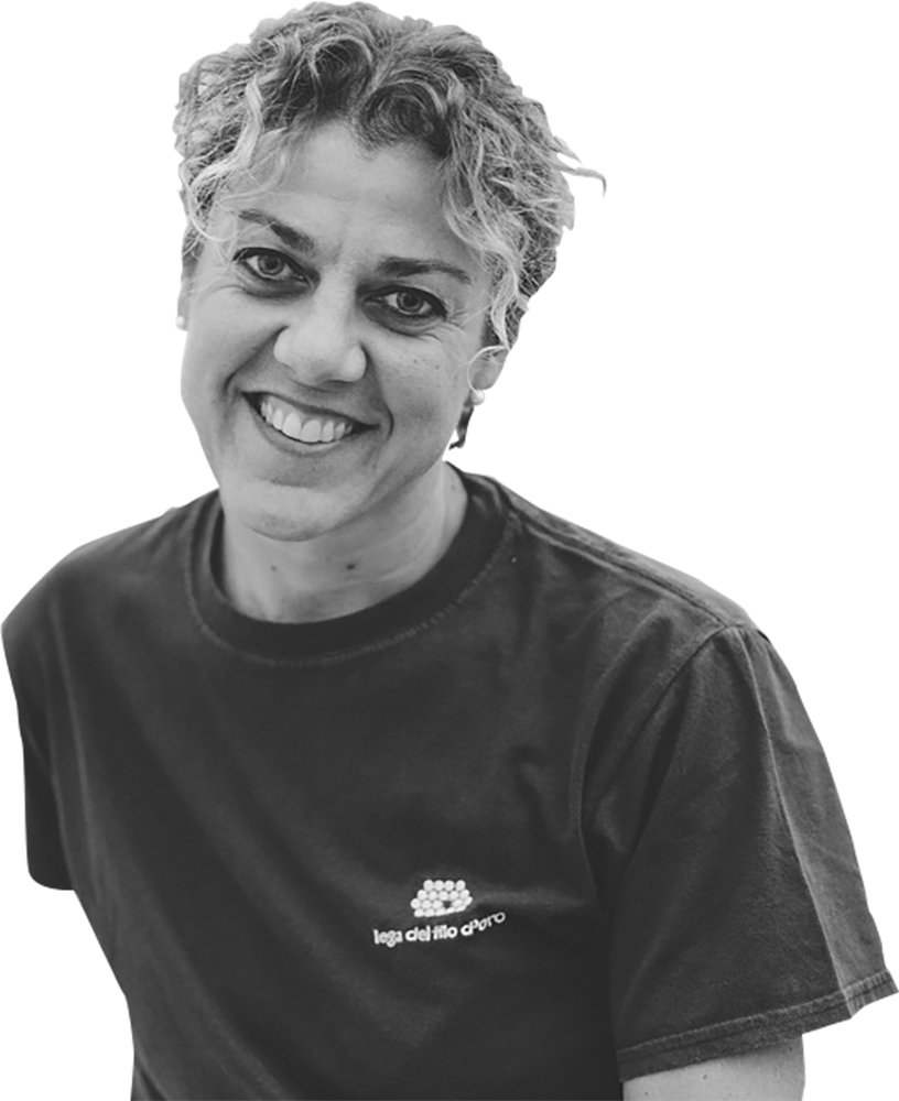 Raffaella è fisioterapista presso il Centro Nazionale di Osimo della Lega del Filo d’Oro. Raffaella è uno dei professionisti che realizzano i trattamenti specialistici che comprendono interventi personalizzati che partono dalle capacità residue dei bambini.