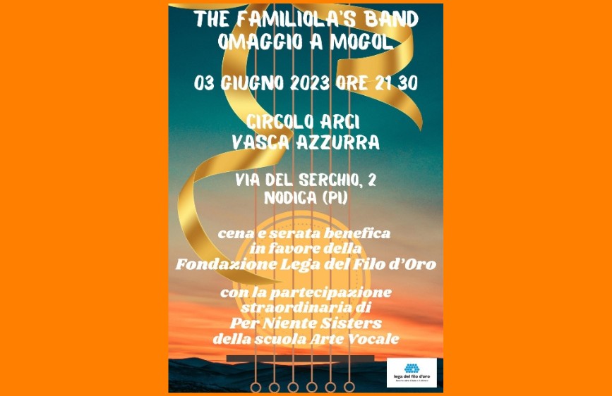 L'immagine è una locandina promozionale per un "CENA E SPETTACOLO DI BENEFICENZA A FAVORE DELLA LEGA DEL FILO D'ORO", con l'esibizione della "THE FAMILIOLA'S BAND" in un omaggio a Mogol. L'evento si terrà il 3 giugno 2023 alle 21:30 presso il Circolo ARCI Vasca Azzurra a Nodica (PI). Il design della locandina include un'illustrazione che richiama una chitarra con corde dorate su uno sfondo sfumato dal tramonto al cielo notturno.