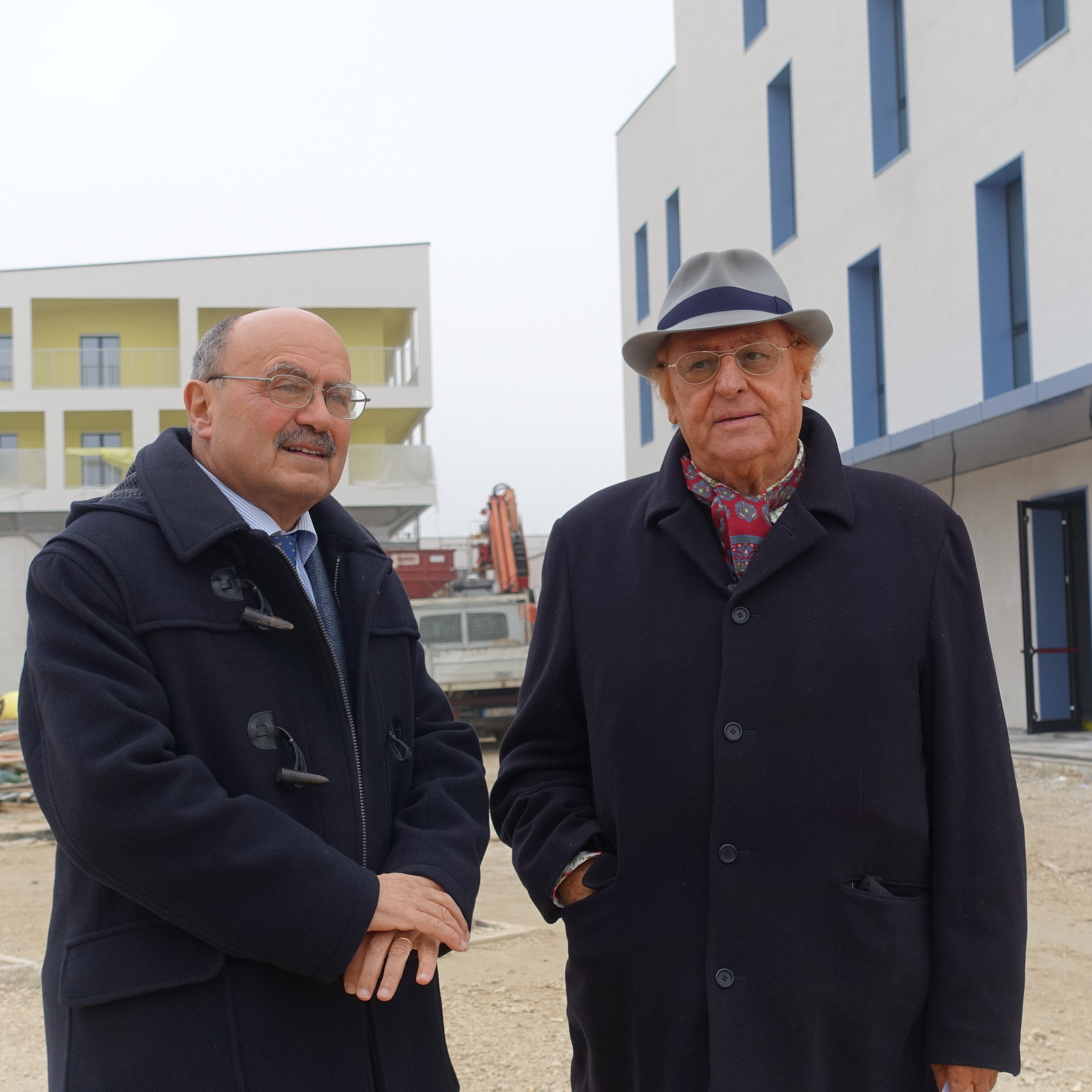 Renzo Arbore in visita al cantiere del 1° lotto del nuovo Centro Nazionale insieme al nostro Segretario Generale Rossano Bartoli.