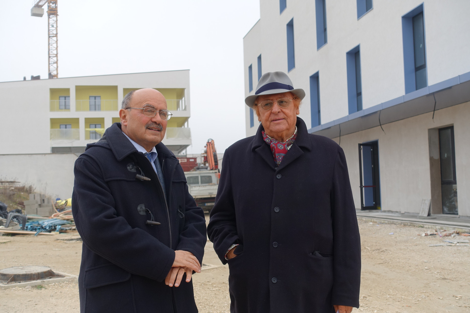 Renzo Arbore in visita al cantiere del 1° lotto del nuovo Centro Nazionale insieme al nostro Segretario Generale Rossano Bartoli.