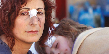 2009+-+Madre+e+figlia+sopravvissute+al+terremoto+in+Abruzzo