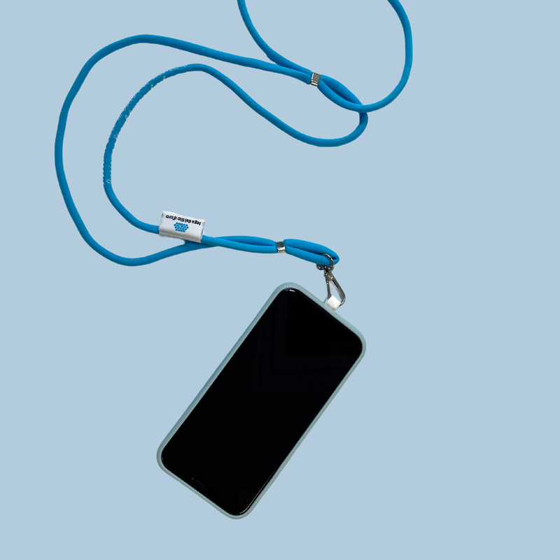 La foto mostra il laccetto per Smartphone della Lega del Filo d'Oro agganciato a una cover smartphone di esempio - non inclusa 