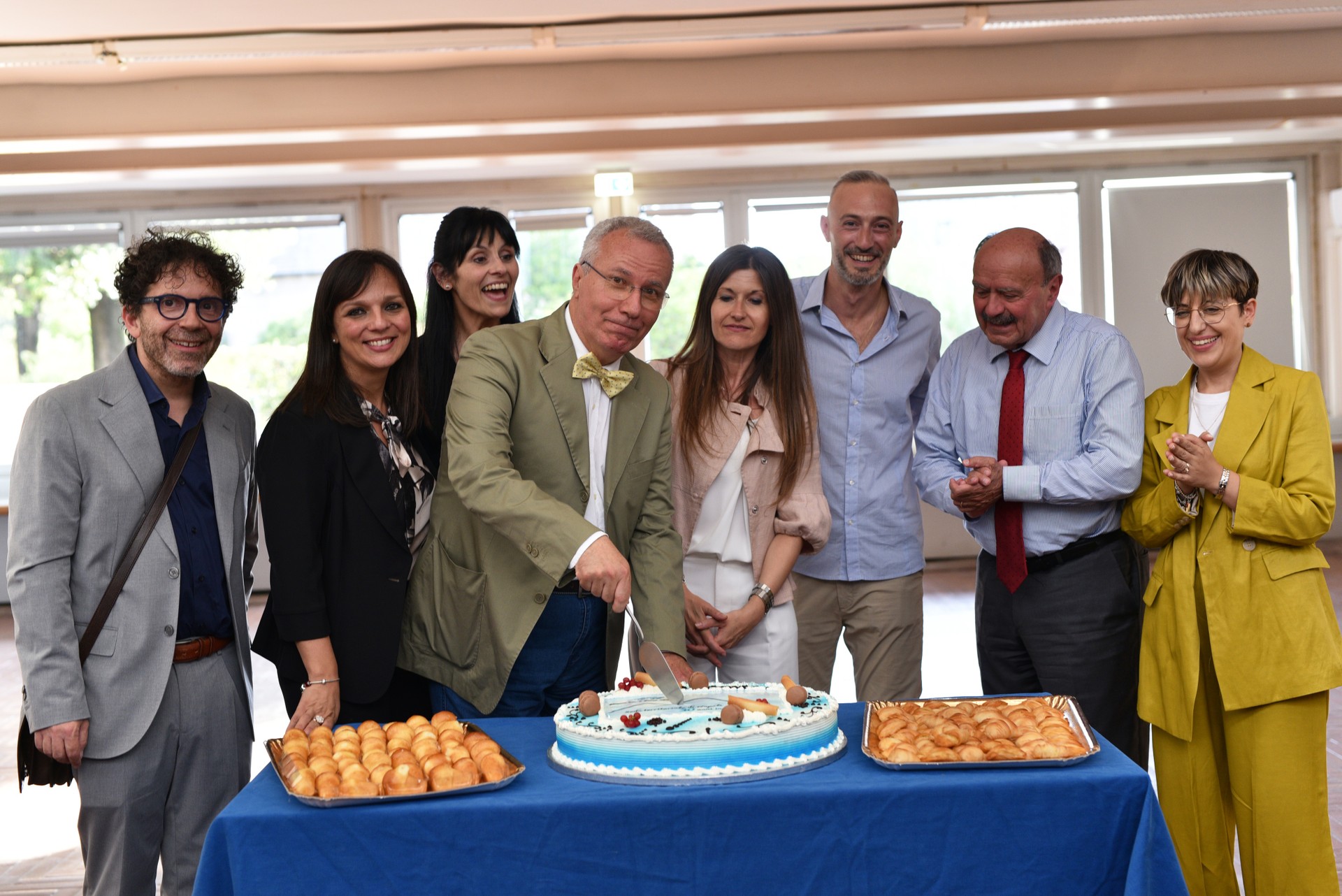 I 30 anni della Sede di Napoli della Lega del Filo d'Oro vengono festeggiate simbolicamente attraverso il taglio della torta realizzata per l'occasione