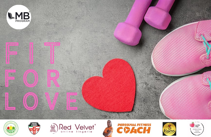 Immagine promozionale dell’evento fitness “FIT FOR LOVE” con sfondo grigio e oggetti rosa: due manubri, un paio di scarpe sportive e un cuore stilizzato in feltro rosso. In alto a sinistra il logo “MB Program”. In basso una striscia bianca contiene i loghi degli sponsor e collaboratori, tra cui Red Velvet, Personal Fitness Coach, Kauris, e altri. L’immagine comunica un messaggio di benessere fisico legato all’amore e alla cura di sé. 