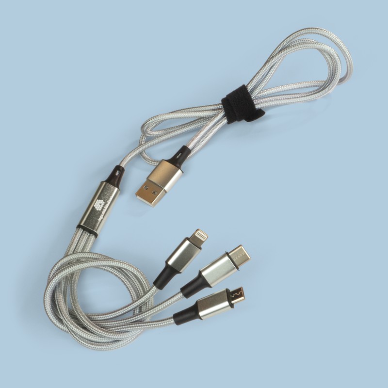 Cavo di ricarica argentato con triplo connettore in uscita (Type-C, Micro USB e Lightning) . Decorato con logo della Lega del Filo d'Oro