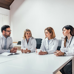 Dopo il lavoro con gli operatori educativo-riabilitativi, l’équipe si riunisce.