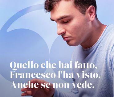Francesco Maiolini, utente adulto della Lega del Filo d'Oro, protagonista della campagna del Sessantesimo Anniversario della Lega del Filo d'Oro e il pay off di campagna "Quello che hai fatto, Francesco l'ha visto anche se non vede".
