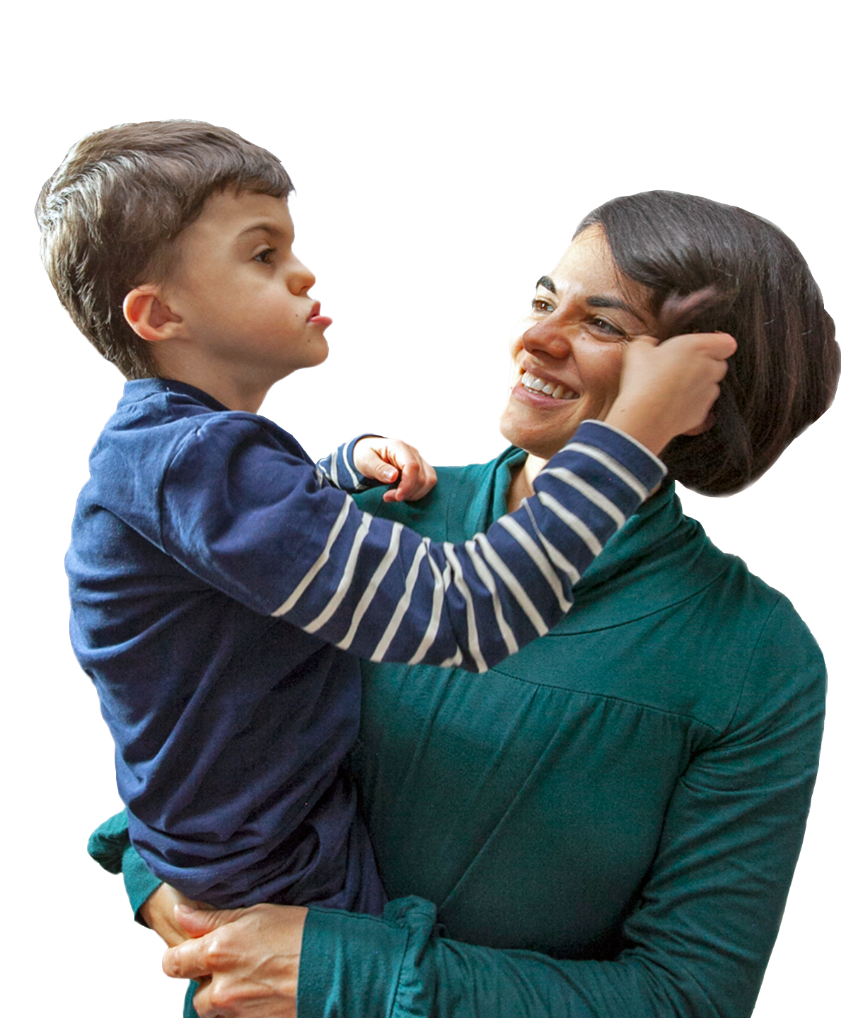 Foto scontornata con sfondo nero di Agostino ,ragazzino seguito dalla Lega del Filo d'Oro, in braccio alla mamma Samuela