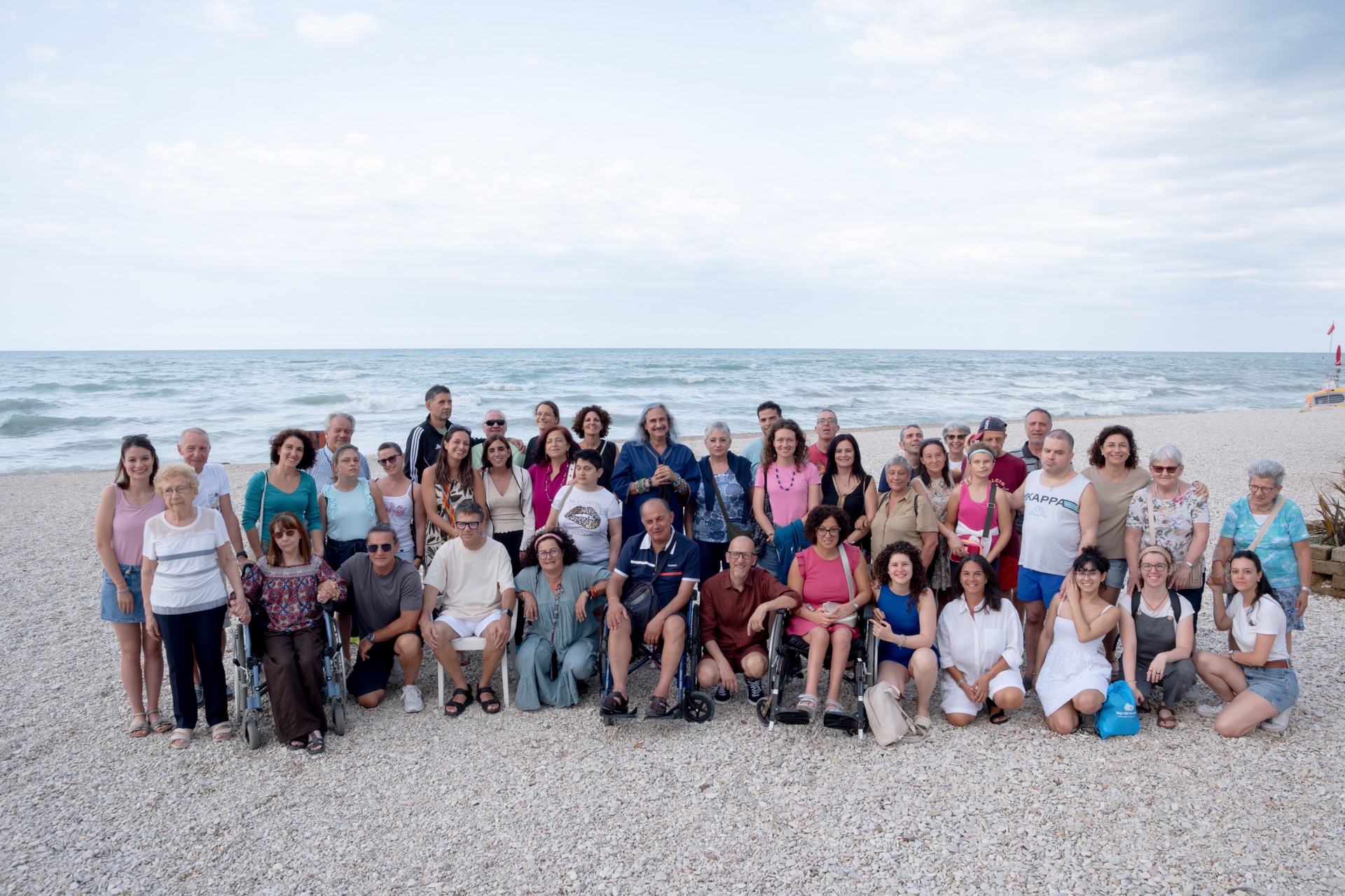 Foto di gruppo delle persone sordocieche al Soggiorno Estivo a Marotta 2026