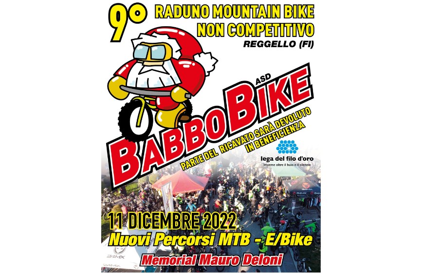 L'immagine è un poster promozionale per il "9° Raduno Mountain Bike non competitivo Babbo Bike" a Reggello (FI), che si terrà l'11 dicembre 2022. La grafica include un Babbo Natale stilizzato in sella a una mountain bike in alto, e una folla di ciclisti in basso, con l'indicazione che parte del ricavato sarà devoluto alla Lega del Filo d'Oro.