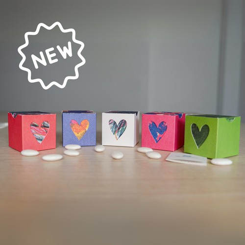 Still life di gruppo delle bomboniere Cubo Pop, i colori sono Rosso, Blu, Bianco, Fucsia, Verde 8