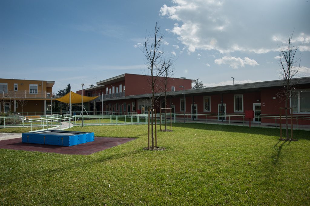 Il giardino con parco giochi del Centro di Modena della Lega del Filo d'Oro