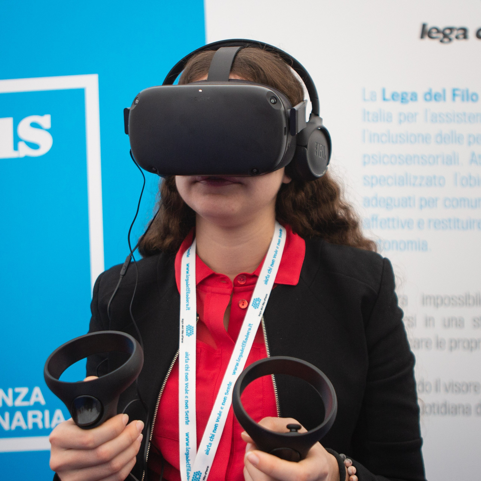 Visore+utilizzato+per+sensibilizzare+sulla+condizione+della+sordocecit%c3%a0