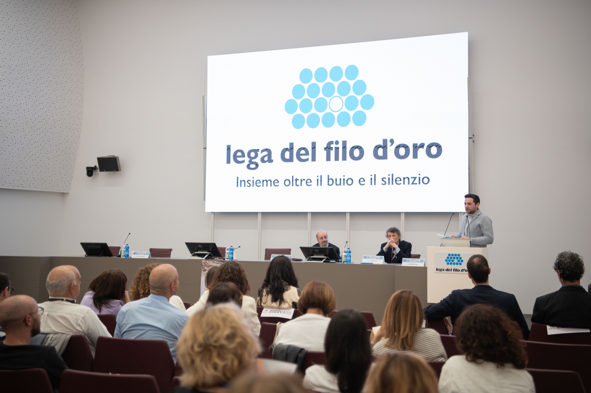 Terza Edizione della Conferenza Internazionale su Tecnologie Assistive e Disabilità: focus sul tavolo di dibattito nella Sala Polifunzionale del Centro Nazionale di Osimo