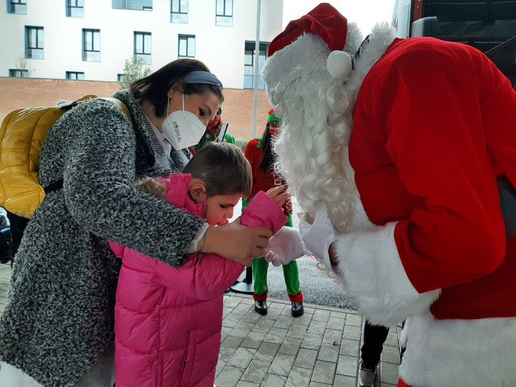 Babbo Natale incontra una piccola utente della Lega