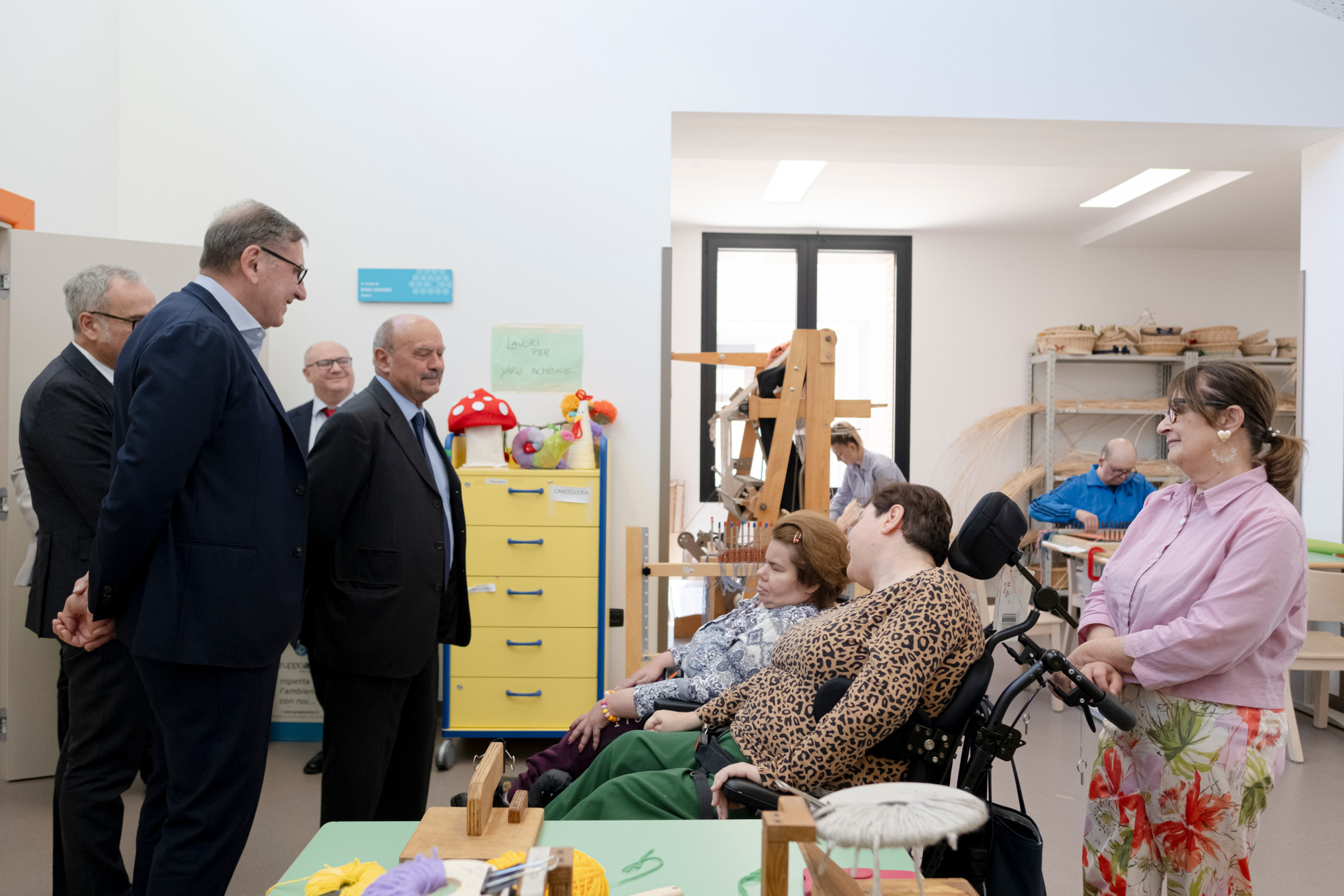Gli Amministratori Delegati sono venuti in visita al Centro Nazionale e hanno conosciuto Milli e Paola, ospiti residenziali a Osimo. Il Presidente Rossano Bartoli li ha accompagnati nella visita.