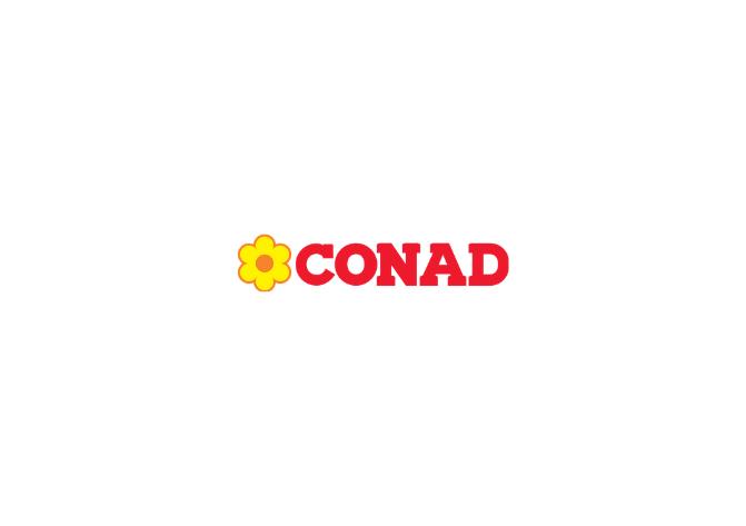 Logo Conad su sfondo bianco.