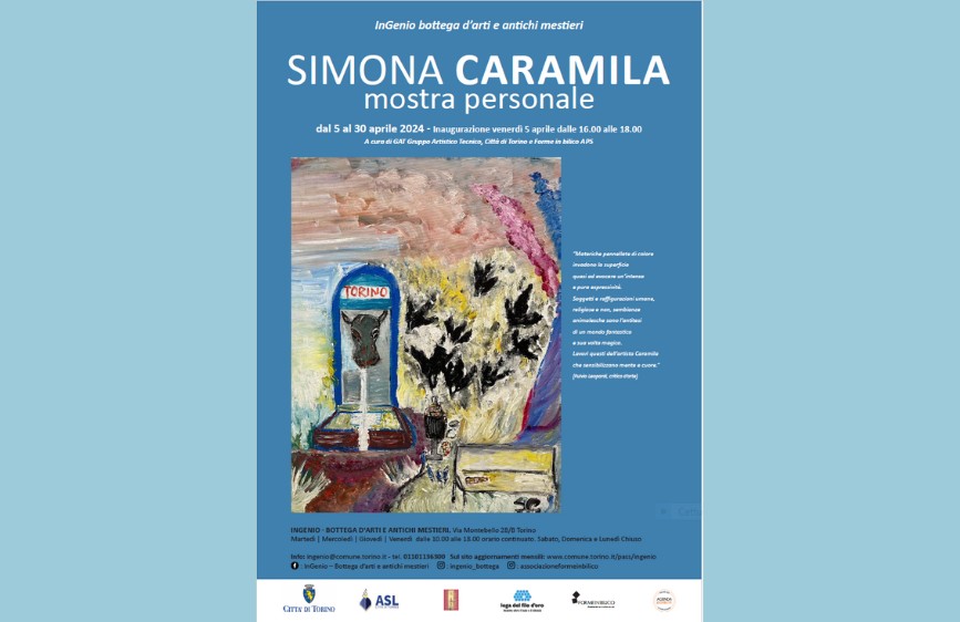 Locandina blu della mostra di Simona Caramila con un dipinto centrale che ritrae una cabina telefonica “TORINO”, figure nere stilizzate, sfondo astratto con pennellate rosse, gialle e grigie. 