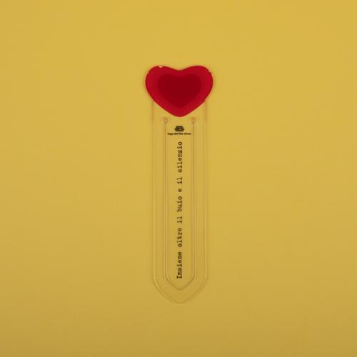 Bomboniera solidale segnalibro cuore Lega del Filo d'Oro per celebrare con solidarietà il battesimo, la nascita, la comunione, la cresima e la laurea. 63