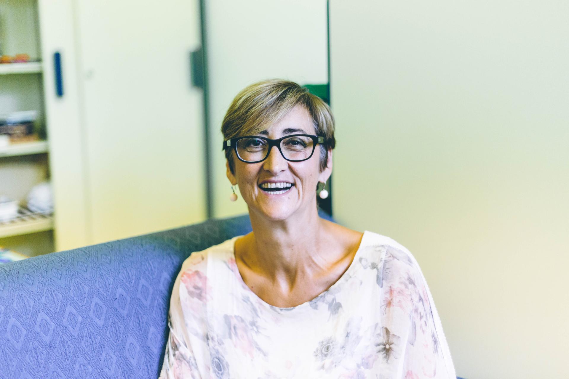 Primo piano sorridente di Nicoletta Marconi, Direttore del Settore Adulti.