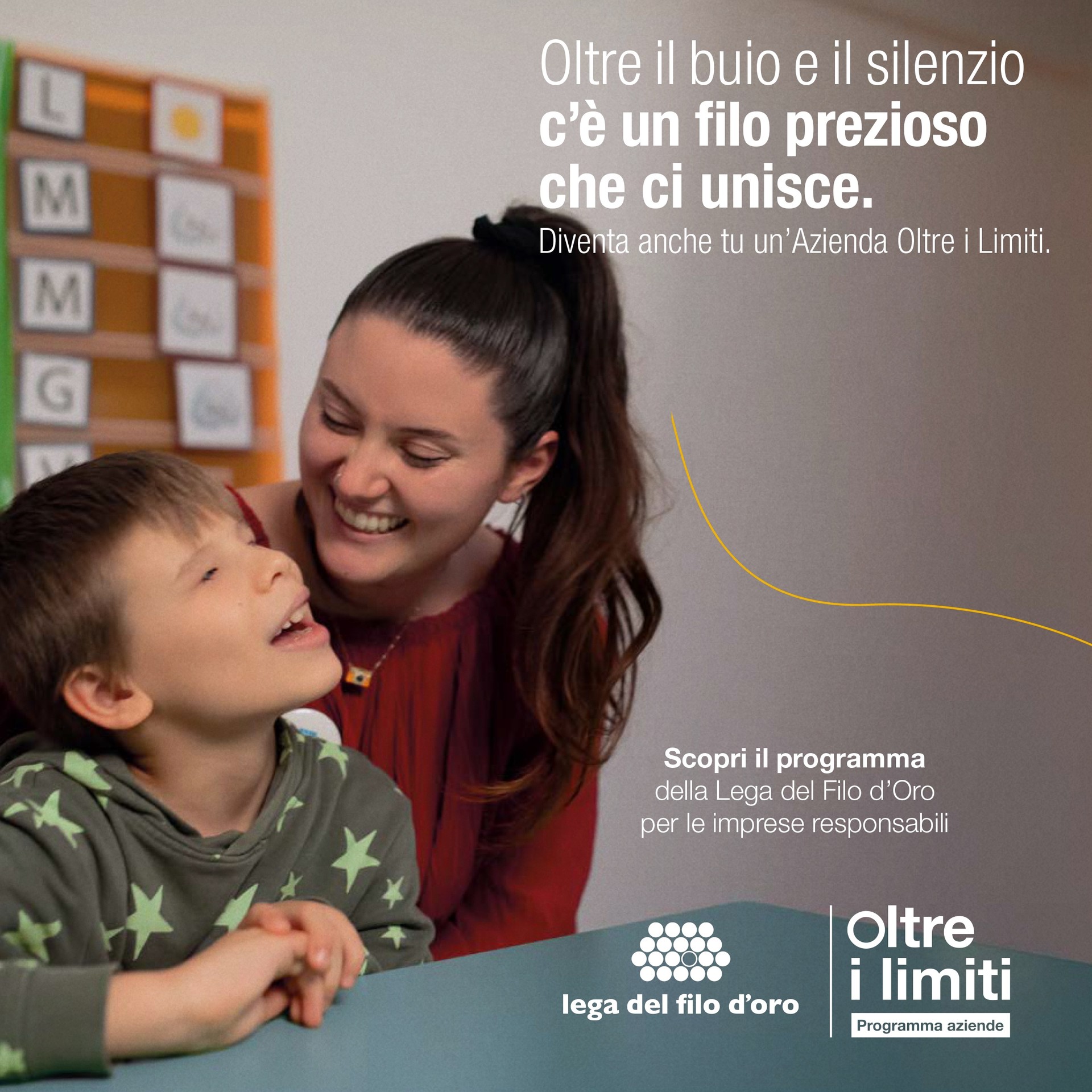 Copertina della brochure scaricabile di Aziende Oltre i Limiti 2026. In primo piano Matteo un utente della lega del filo d'Oro che sorride con un' operatrice.
