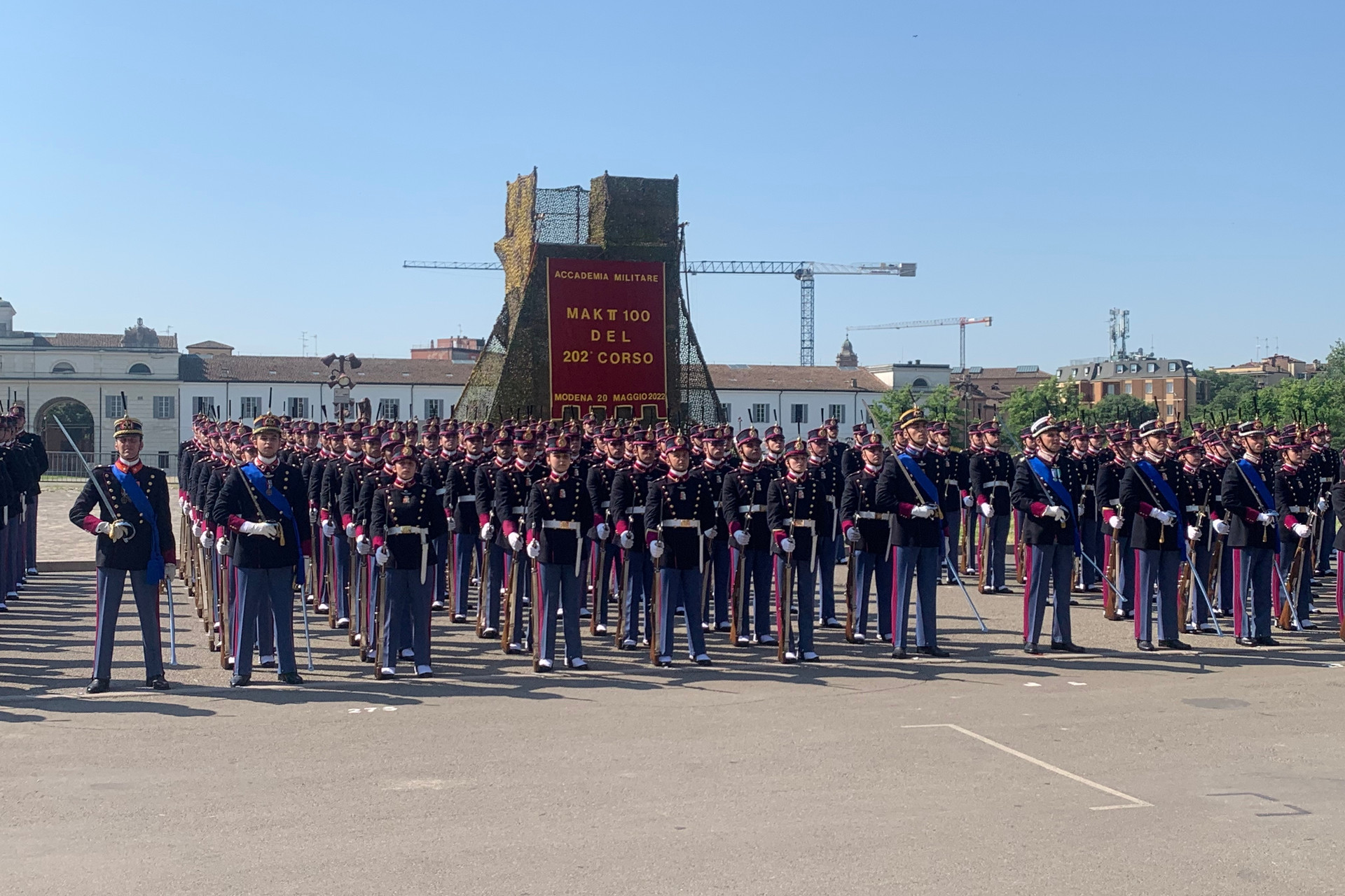 Un gruppo di ufficiali militari durante una parata