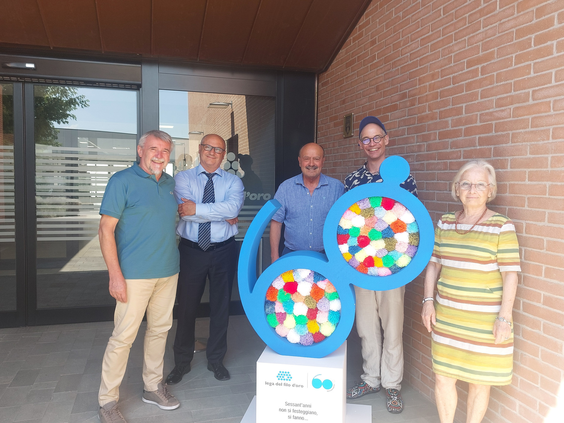 Da destra Patrizia Ceccarani, Segretario del Comitato Tecnico Scientifico ed Etico della Fondazione, il presidente della Deafblind Mirko Baur, Presidente della Lega del filo d'Oro Rossano Bartoli, Direttore Generale Roberto Costantini e Direttore Tecnico Scientifico Tiziano Gomiero